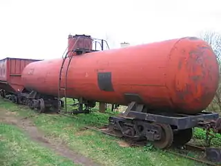 Tank car, 750 mm (.mw-parser-output .frac{white-space:nowrap}.mw-parser-output .frac .num,.mw-parser-output .frac .den{font-size:80%;line-height:0;vertical-align:super}.mw-parser-output .frac .den{vertical-align:sub}.mw-parser-output .sr-only{border:0;clip:rect(0,0,0,0);clip-path:polygon(0px 0px,0px 0px,0px 0px);height:1px;margin:-1px;overflow:hidden;padding:0;position:absolute;width:1px}2 ft 5+1⁄2 in) gauge