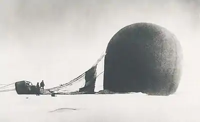 Andrée and Frænkel with the crashed balloon